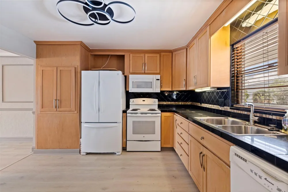 3717 46TH AVENUE S #11 St Petersburg, FL 33711