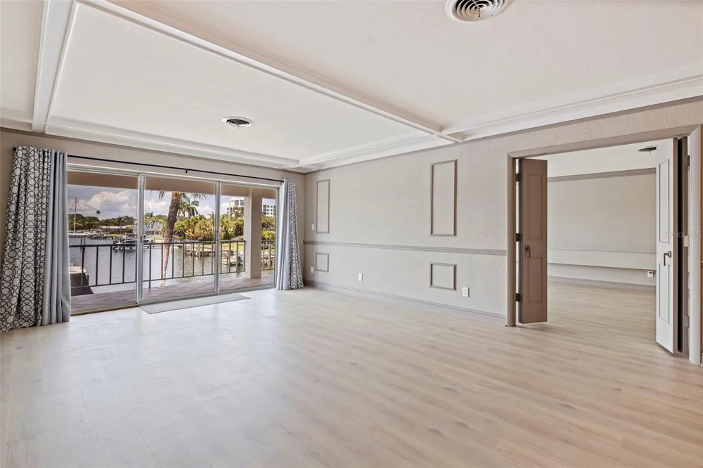 3717 46TH AVENUE S #11 St Petersburg, FL 33711