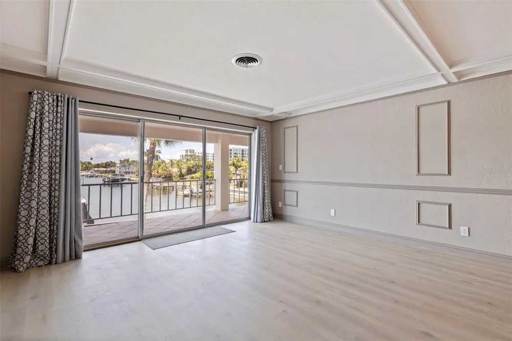3717 46TH AVENUE S #11 St Petersburg, FL 33711