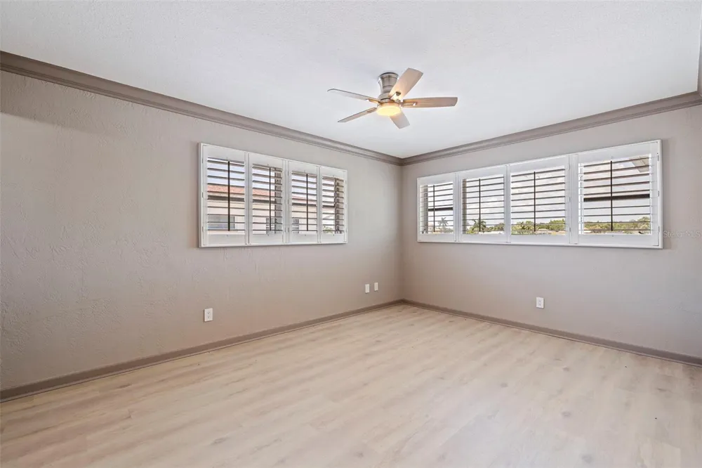 3717 46TH AVENUE S #11 St Petersburg, FL 33711