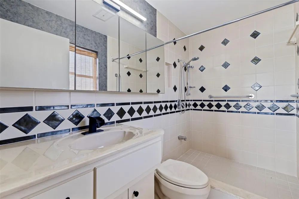 3717 46TH AVENUE S #11 St Petersburg, FL 33711