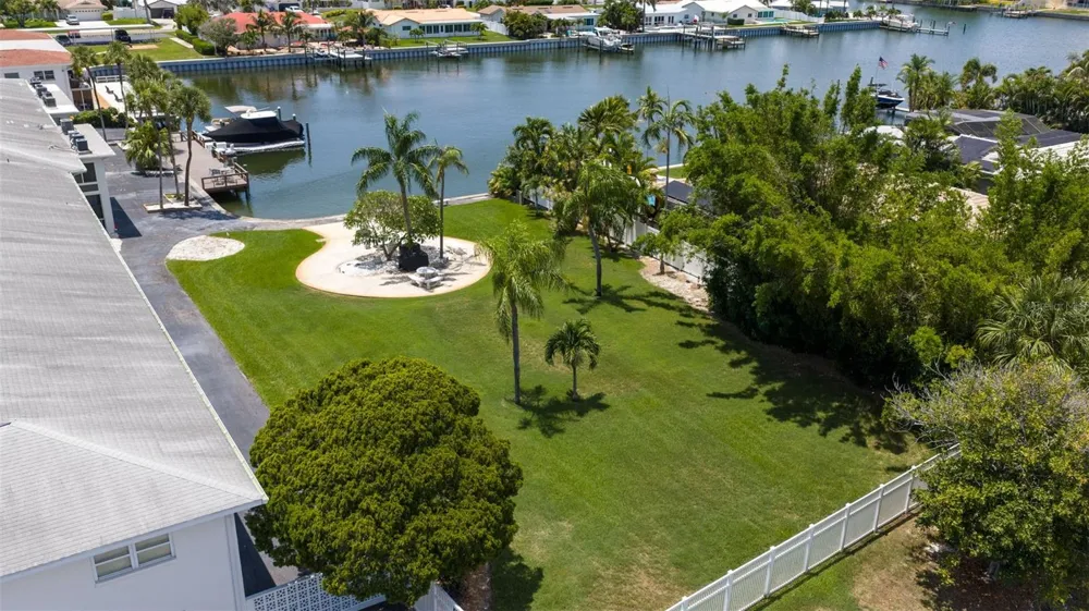 3717 46TH AVENUE S #11 St Petersburg, FL 33711