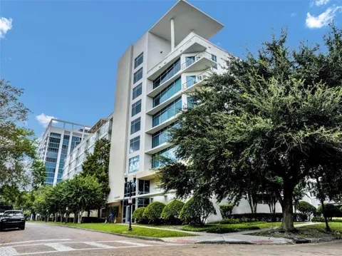 525 E JACKSON STREET #305