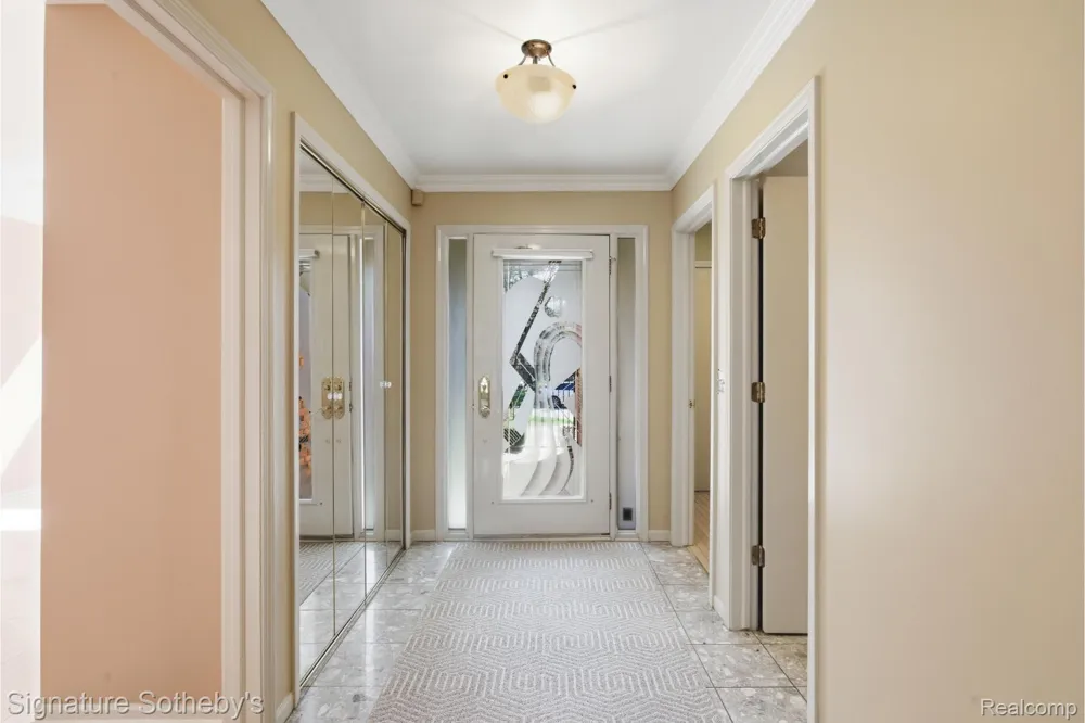 24122 Bingham Pointe Drive #24 Bingham Farms Village, MI 48025