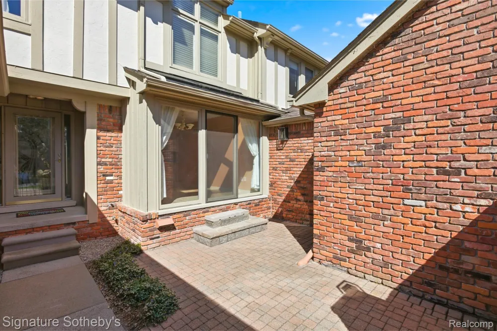 24122 Bingham Pointe Drive #24 Bingham Farms Village, MI 48025