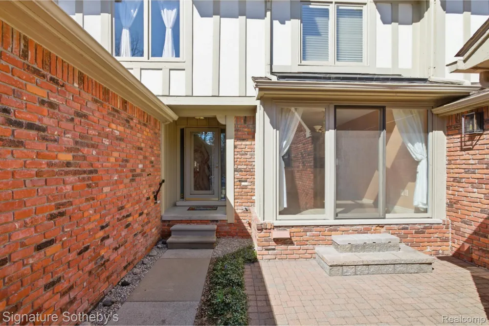 24122 Bingham Pointe Drive #24 Bingham Farms Village, MI 48025