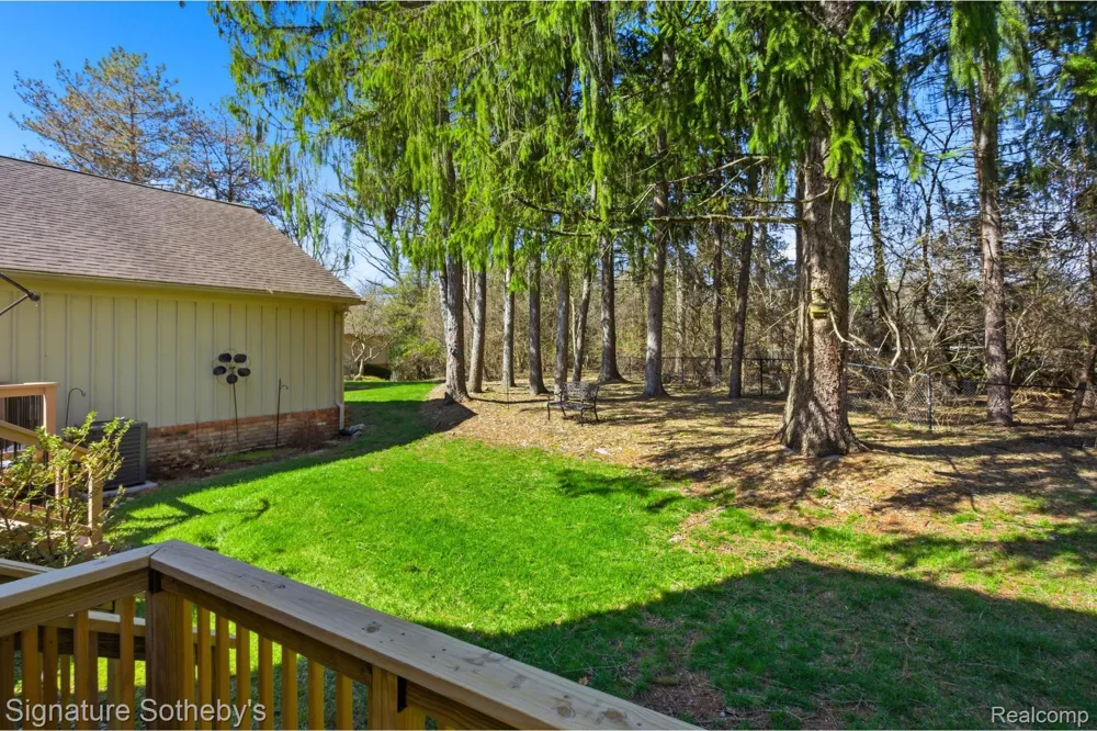 24122 Bingham Pointe Drive #24 Bingham Farms Village, MI 48025