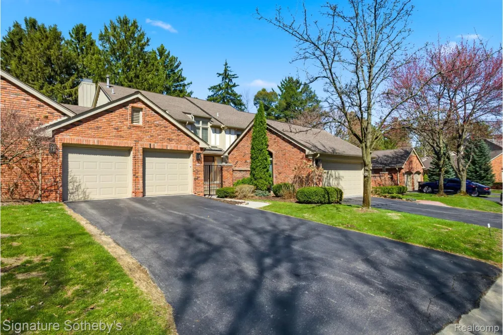 24122 Bingham Pointe Drive #24 Bingham Farms Village, MI 48025