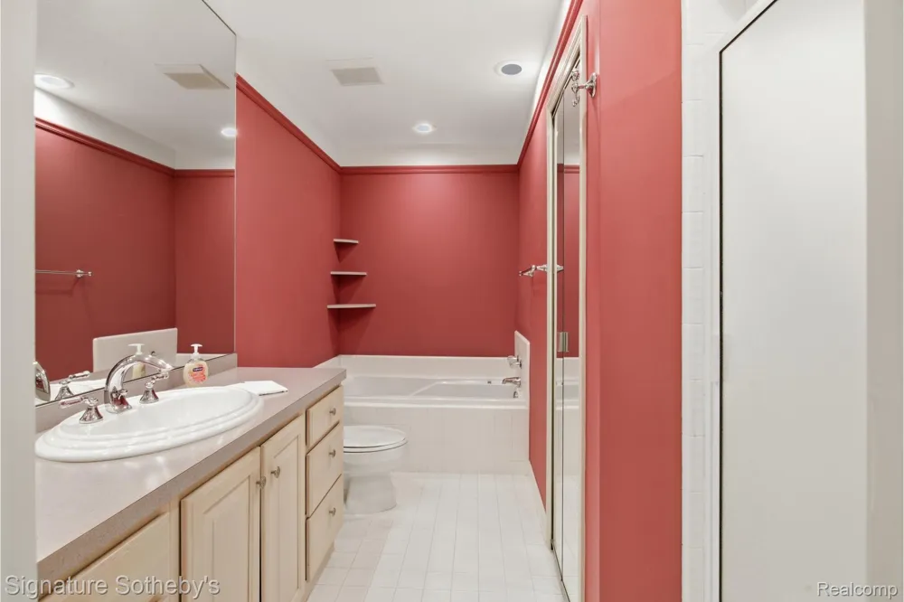 24122 Bingham Pointe Drive #24 Bingham Farms Village, MI 48025