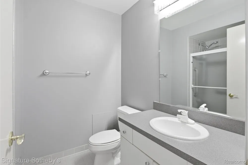 24122 Bingham Pointe Drive #24 Bingham Farms Village, MI 48025