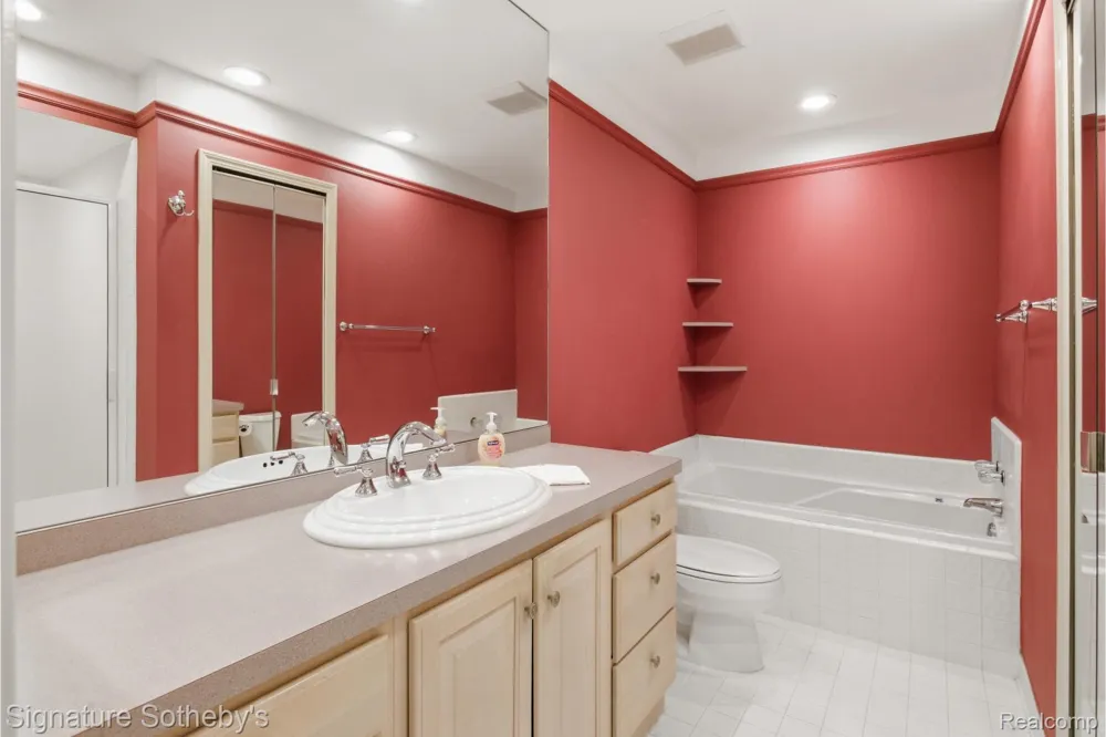 24122 Bingham Pointe Drive #24 Bingham Farms Village, MI 48025