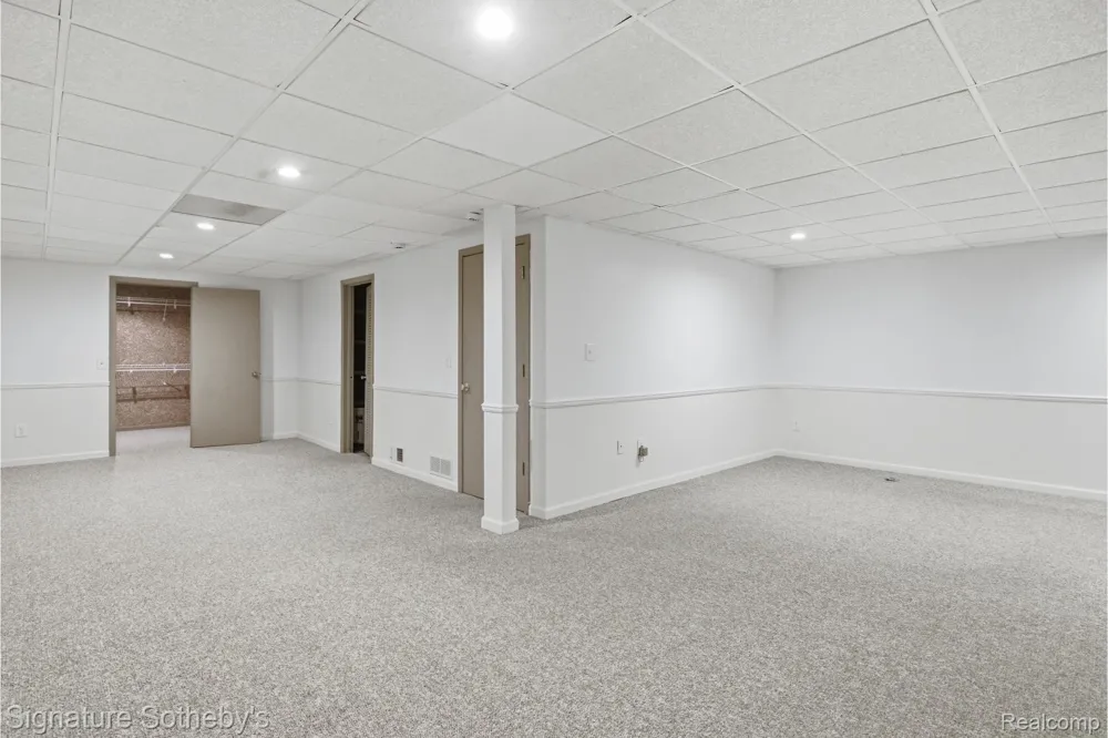 24122 Bingham Pointe Drive #24 Bingham Farms Village, MI 48025