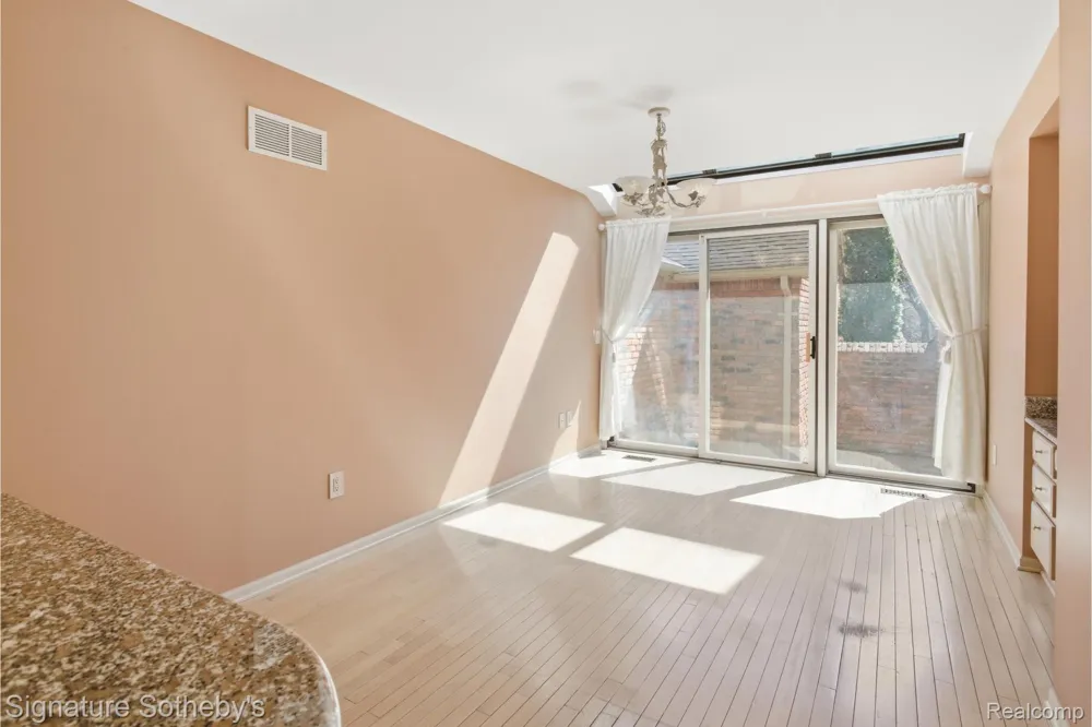 24122 Bingham Pointe Drive #24 Bingham Farms Village, MI 48025