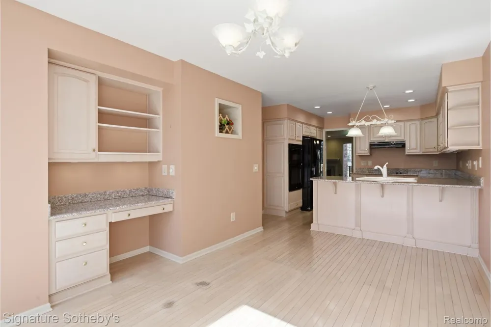 24122 Bingham Pointe Drive #24 Bingham Farms Village, MI 48025