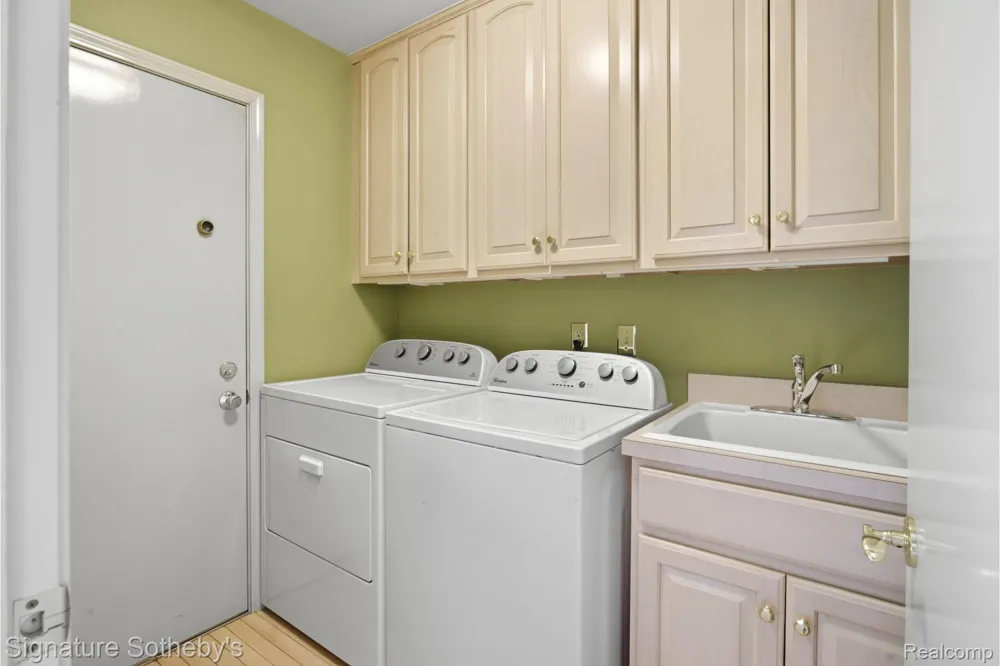 24122 Bingham Pointe Drive #24 Bingham Farms Village, MI 48025