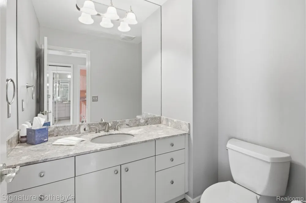 24122 Bingham Pointe Drive #24 Bingham Farms Village, MI 48025