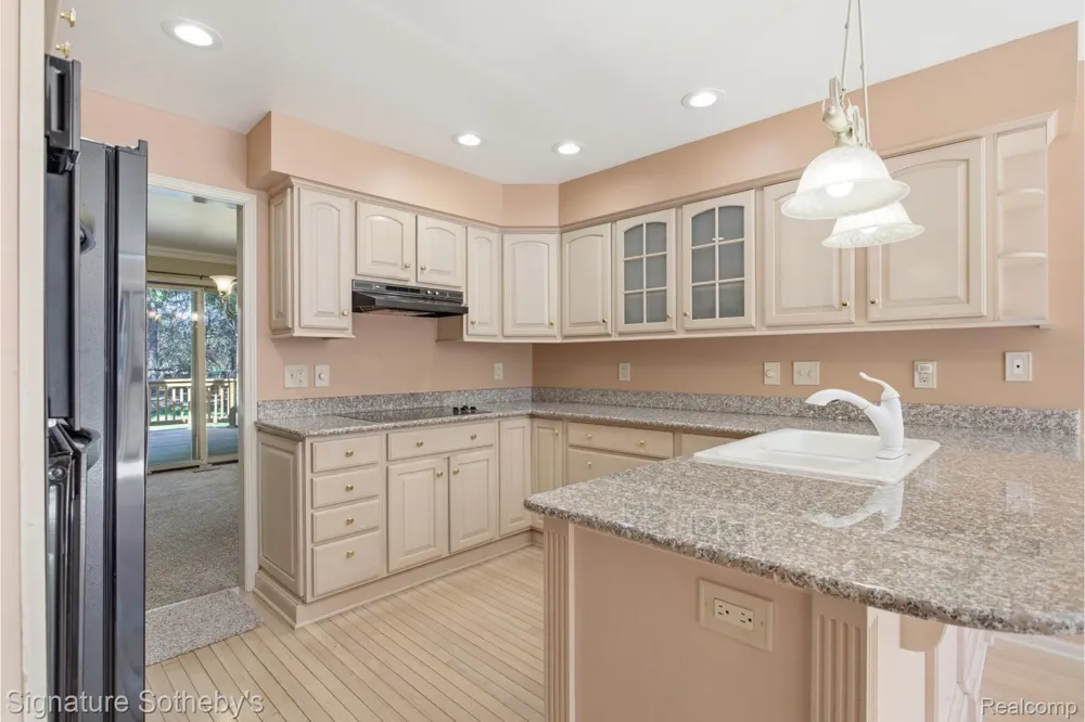 24122 Bingham Pointe Drive #24 Bingham Farms Village, MI 48025