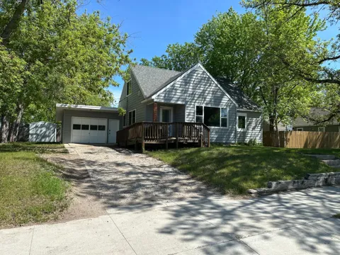 414 Willow Street W