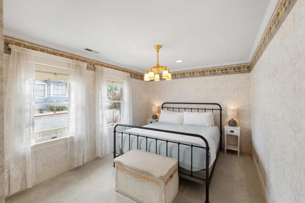 132 Forest Avenue Pacific Grove, CA 93950