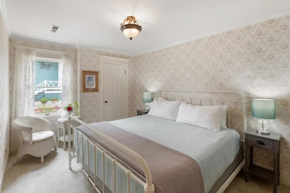 132 Forest Avenue Pacific Grove, CA 93950
