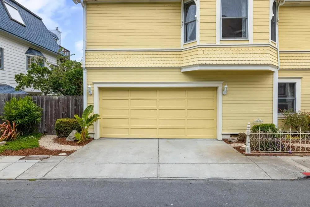 132 Forest Avenue Pacific Grove, CA 93950