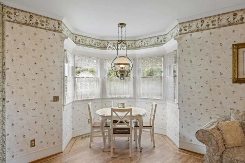 132 Forest Avenue Pacific Grove, CA 93950