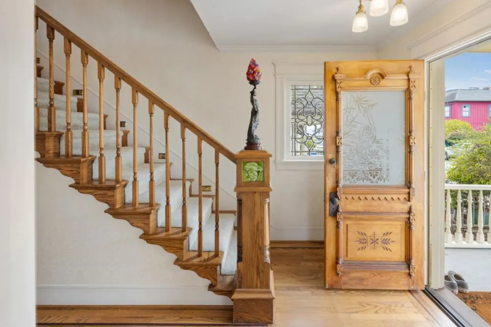 132 Forest Avenue Pacific Grove, CA 93950