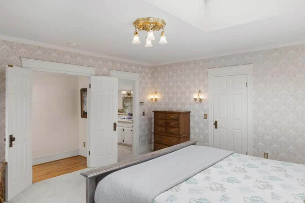 132 Forest Avenue Pacific Grove, CA 93950