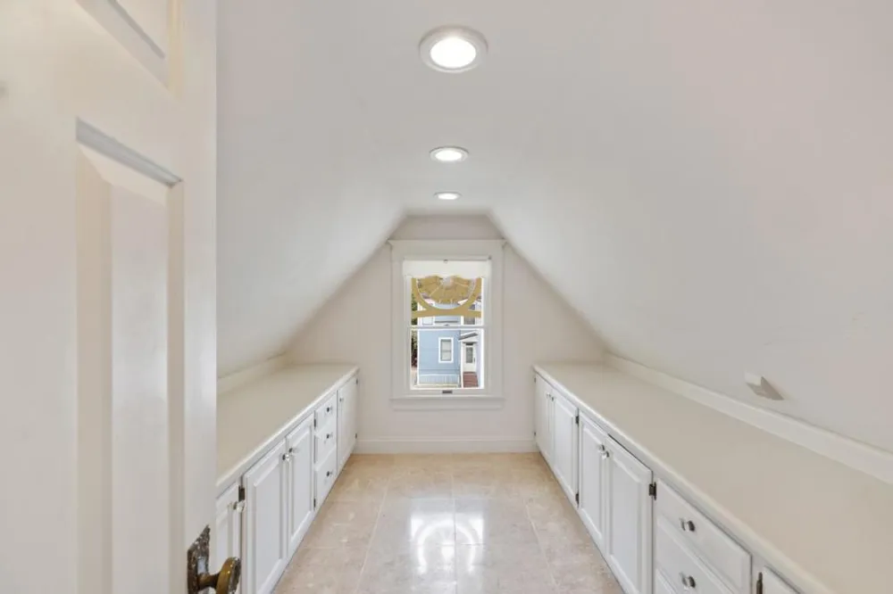 132 Forest Avenue Pacific Grove, CA 93950