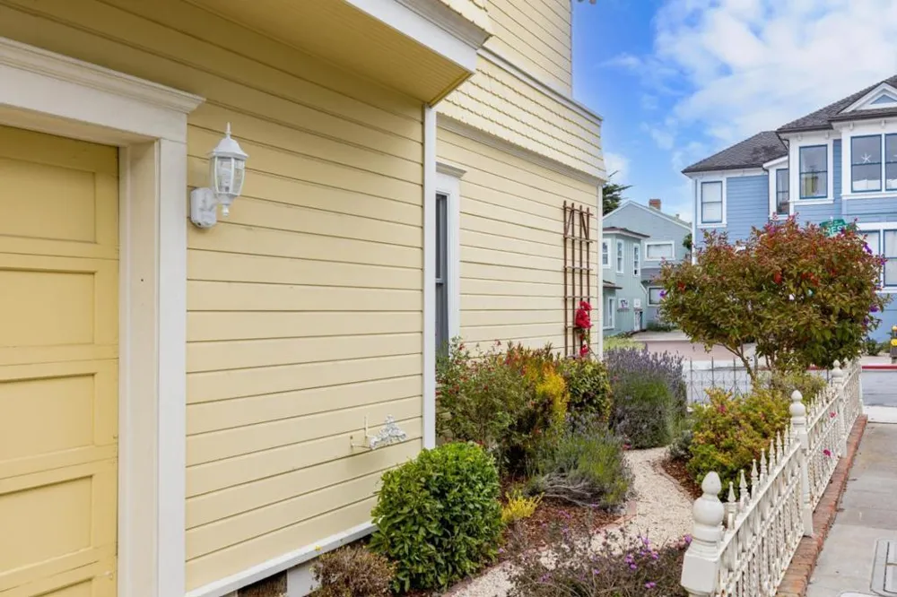 132 Forest Avenue Pacific Grove, CA 93950