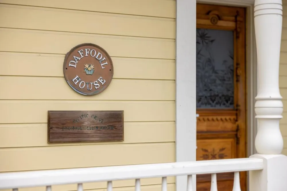 132 Forest Avenue Pacific Grove, CA 93950