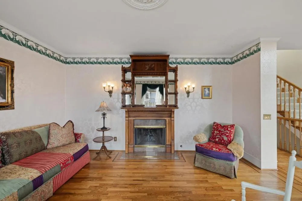 132 Forest Avenue Pacific Grove, CA 93950