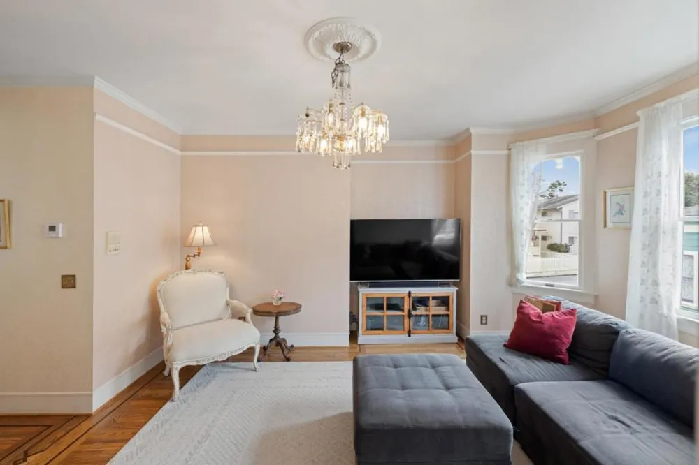 132 Forest Avenue Pacific Grove, CA 93950