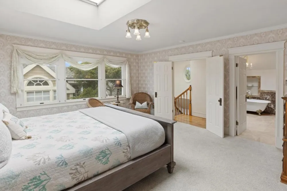 132 Forest Avenue Pacific Grove, CA 93950