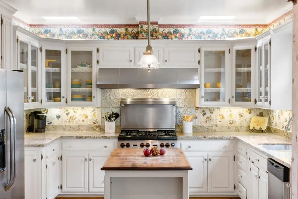 132 Forest Avenue Pacific Grove, CA 93950