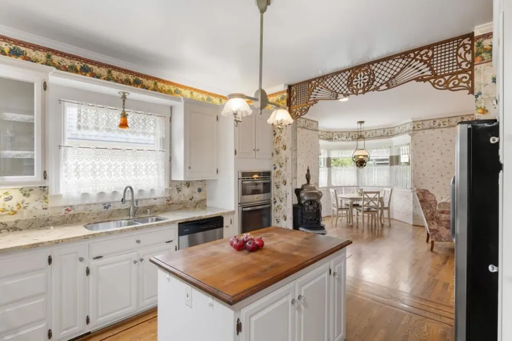132 Forest Avenue Pacific Grove, CA 93950