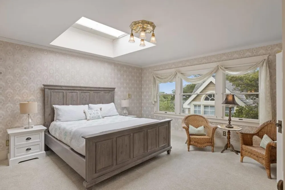 132 Forest Avenue Pacific Grove, CA 93950
