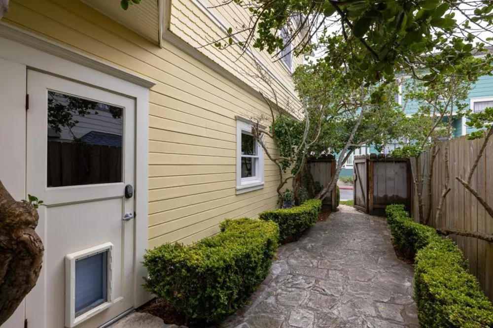 132 Forest Avenue Pacific Grove, CA 93950