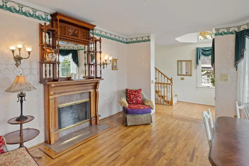 132 Forest Avenue Pacific Grove, CA 93950
