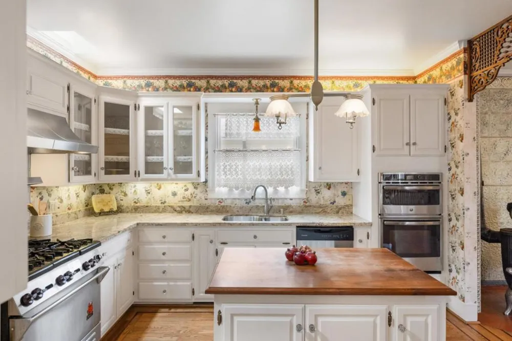 132 Forest Avenue Pacific Grove, CA 93950