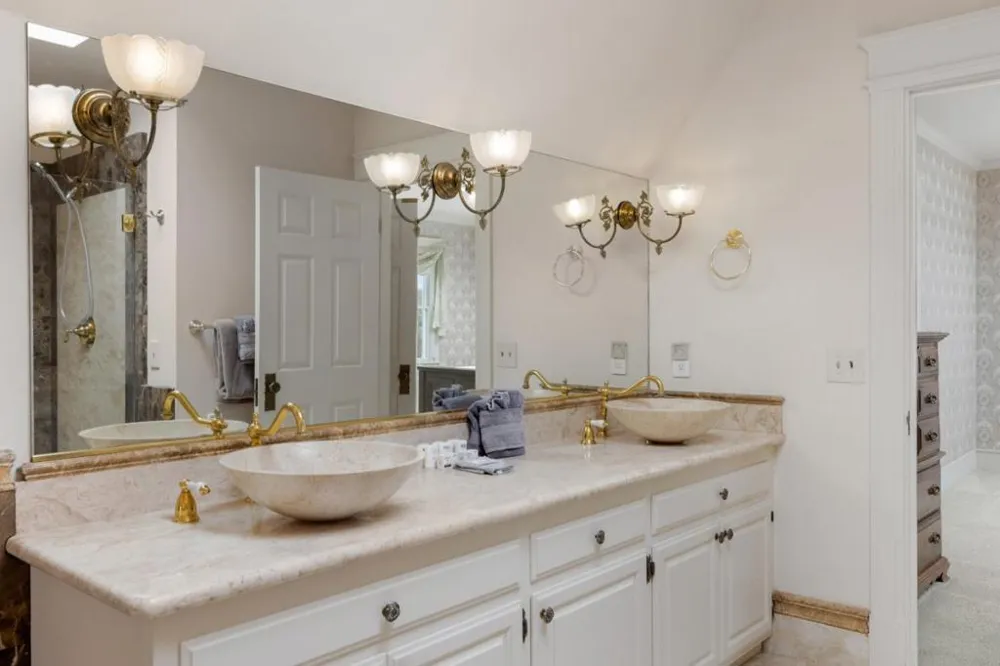 132 Forest Avenue Pacific Grove, CA 93950