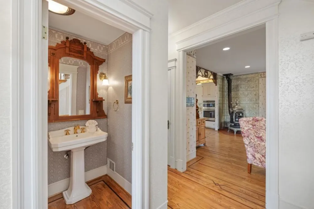 132 Forest Avenue Pacific Grove, CA 93950