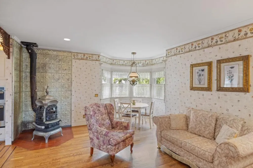132 Forest Avenue Pacific Grove, CA 93950