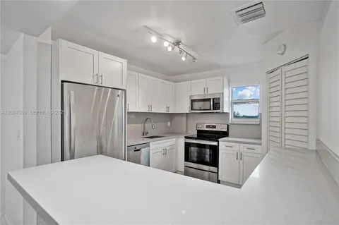 9273 Collins Ave #309