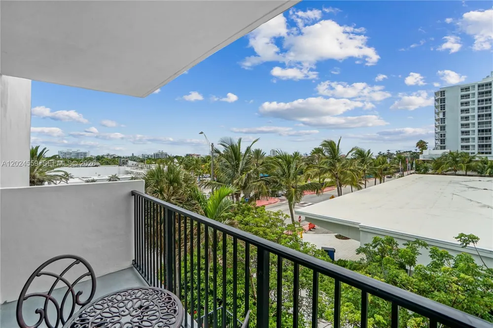 9273 Collins Ave #309 Surfside, FL 33154