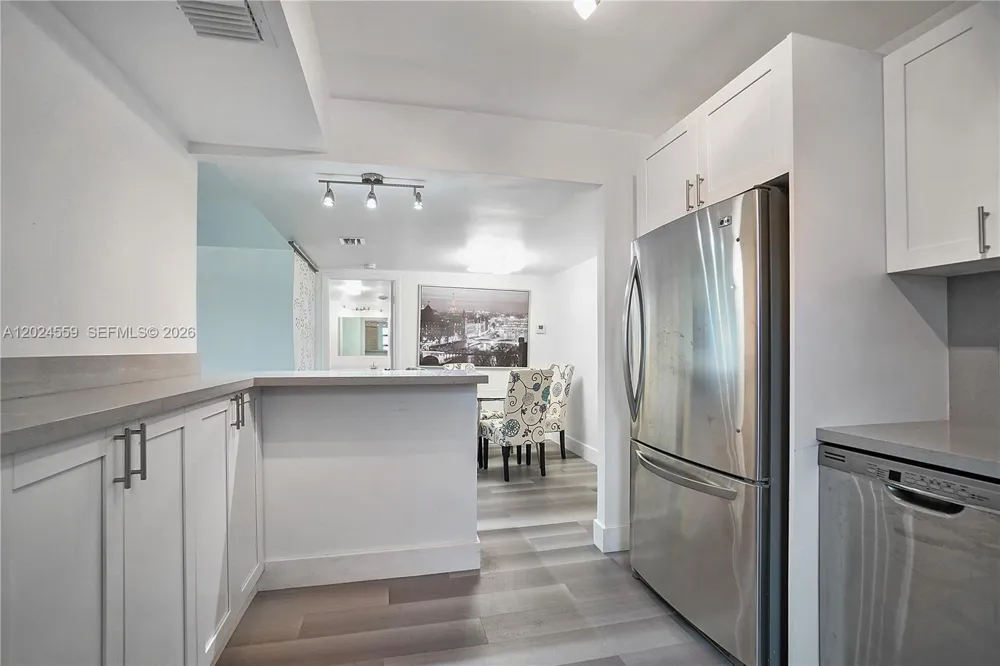 9273 Collins Ave #309 Surfside, FL 33154