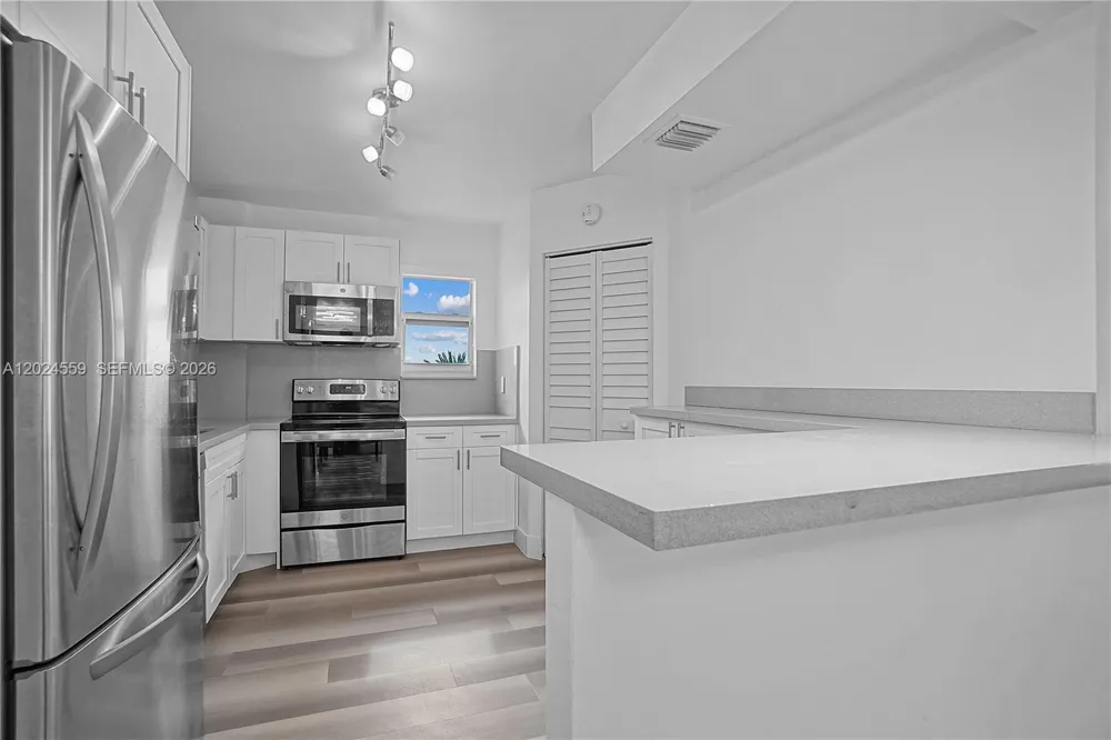 9273 Collins Ave #309 Surfside, FL 33154