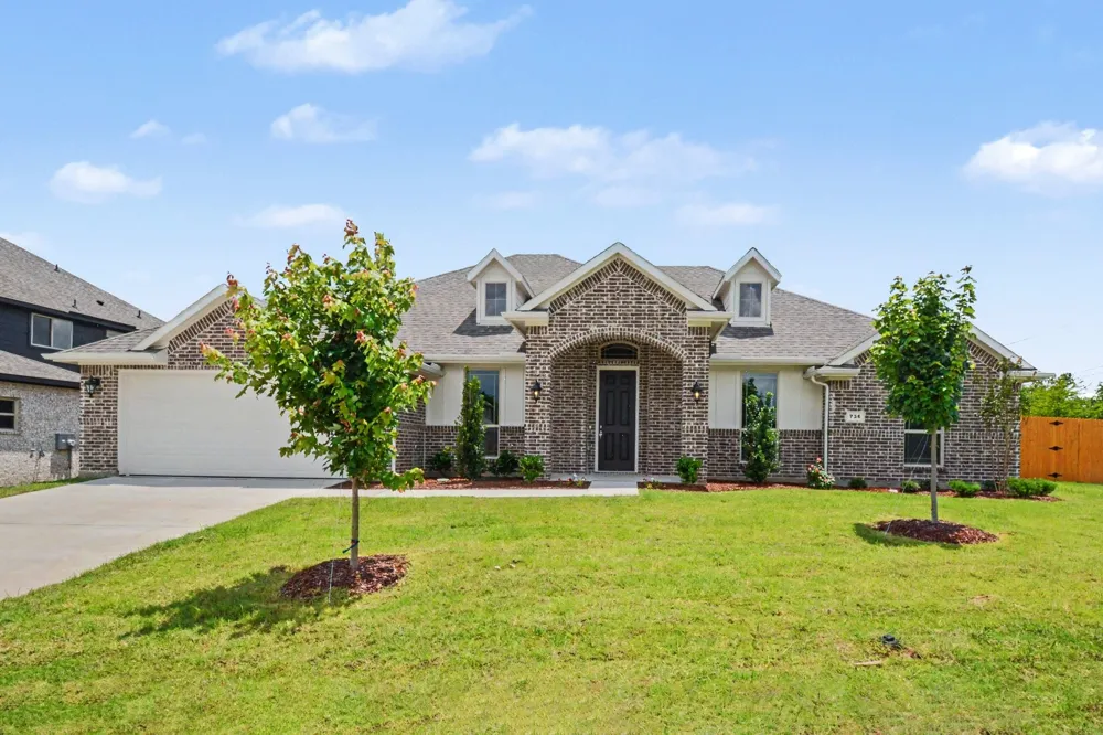 736 Candace Drive DeSoto, TX 75115