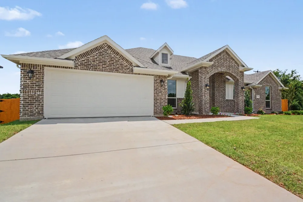 736 Candace Drive DeSoto, TX 75115