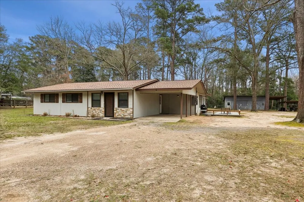 262 County Road 165 Jasper, TX 75951
